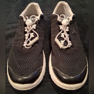 Propet Women's Black and White Mesh Walking Sneakers Size 7.5 Narrow AA